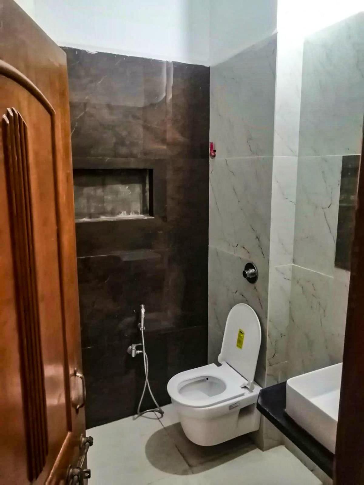 Hotel Pleasure Landmark Ujjain Exterior foto